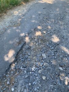 O PP de Pol denuncia a incompetencia do goberno local no pavimentado das súas estradas